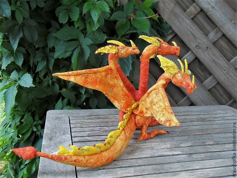 Dragon din stofă 